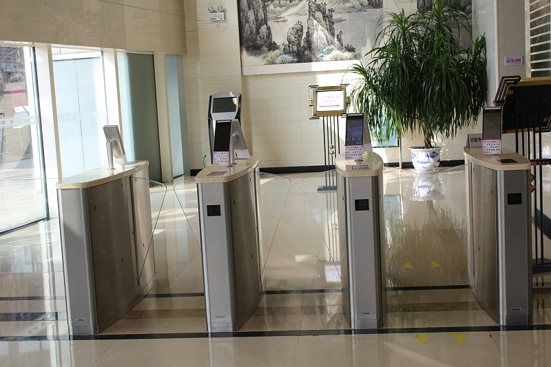 新建工厂人脸访客机的优势在哪里？