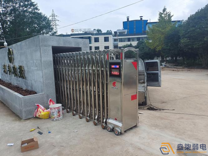 工厂大门使用伸缩门的好处？