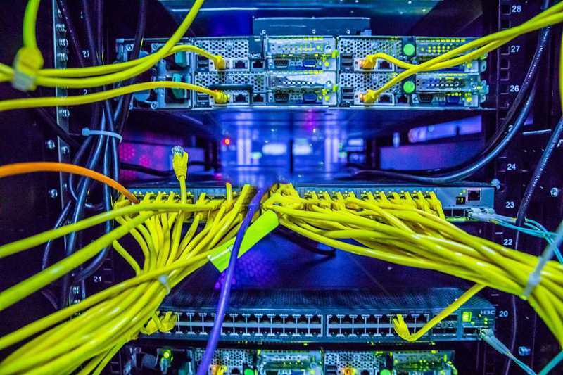 安防监控项目 中，挑选交换机需要注意什么？