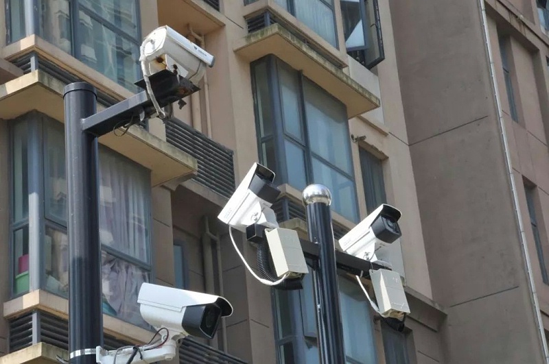 户外摄像头报警误报怎么处理？