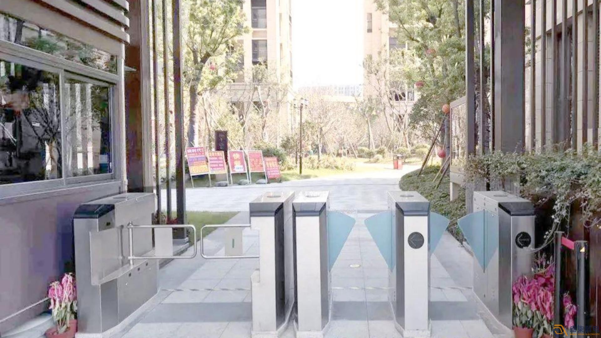 智慧工厂如何选择适合的通道闸？