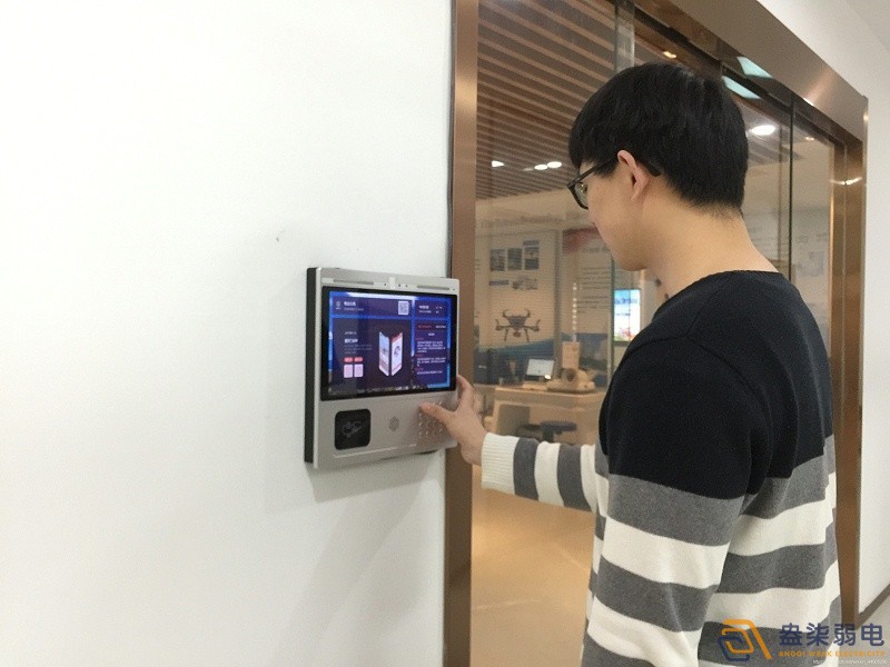 人脸识别门禁系统为什么比传统门禁系统好？