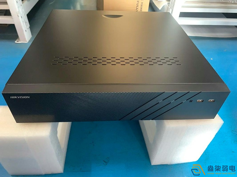 16路8盘的硬盘录像机适合搭配哪些安防监控摄像头？