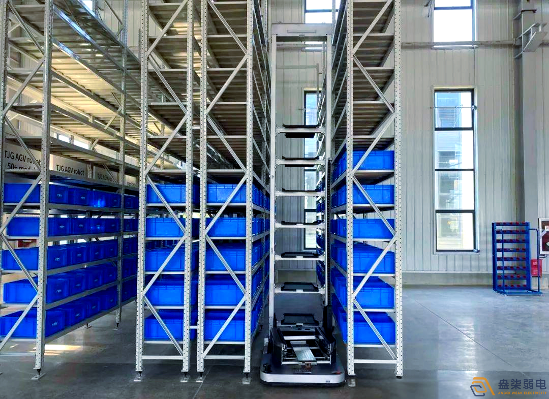 仓库STU料箱机器人解决方案