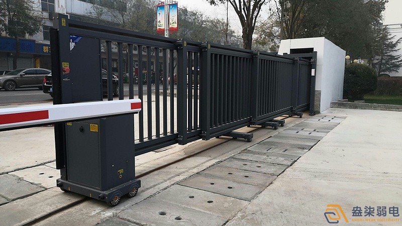 工厂门禁怎么??？三辊闸+一卡通方案更实用