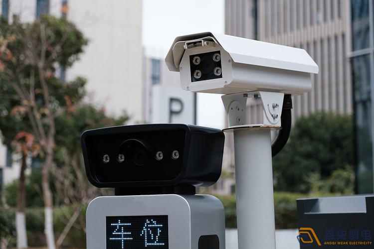 AI车位管理摄像机的工作原理是什么？